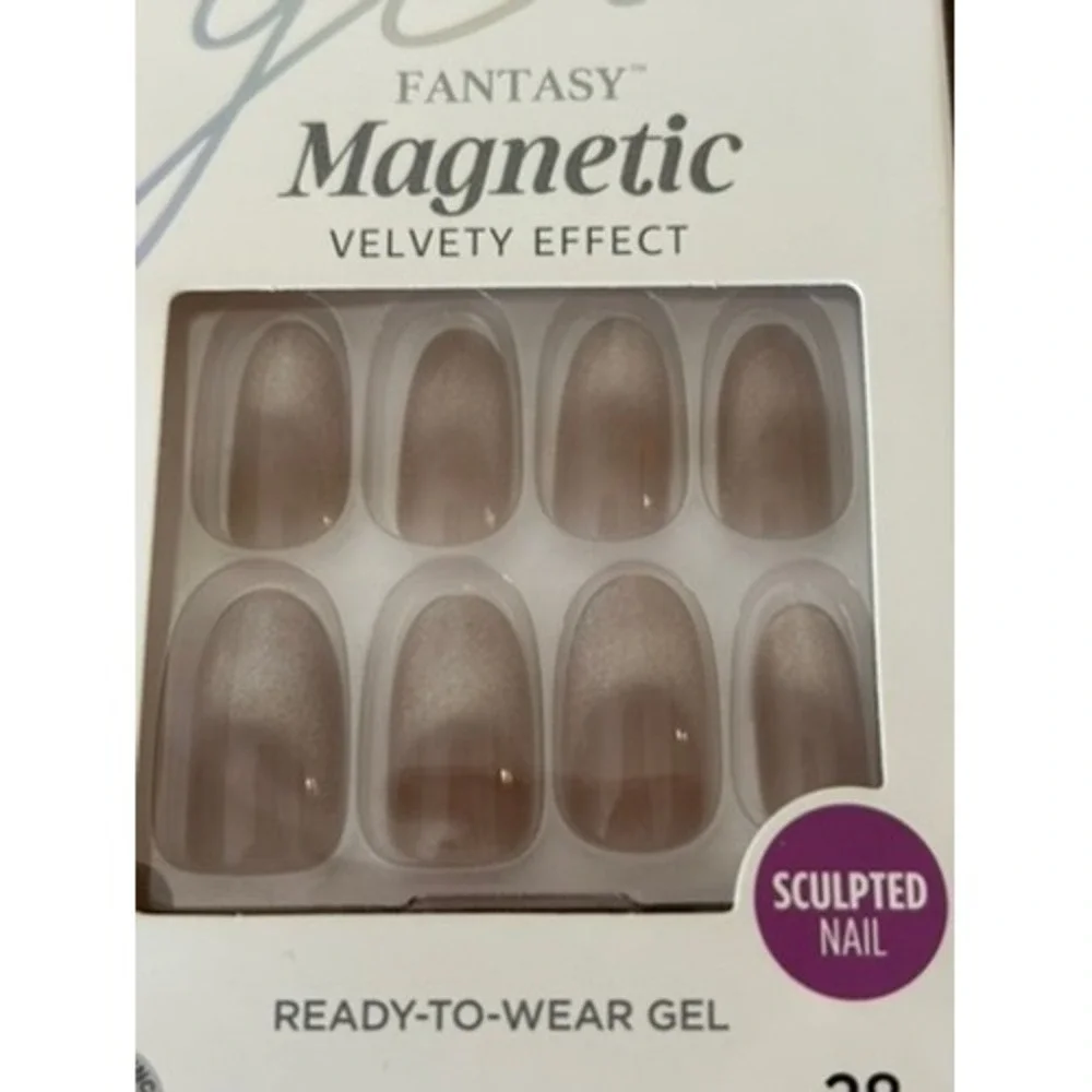 KISS Gel Fantasy Magnetic Nails Sculpted Medium Champagne Velvety Effect FMA06